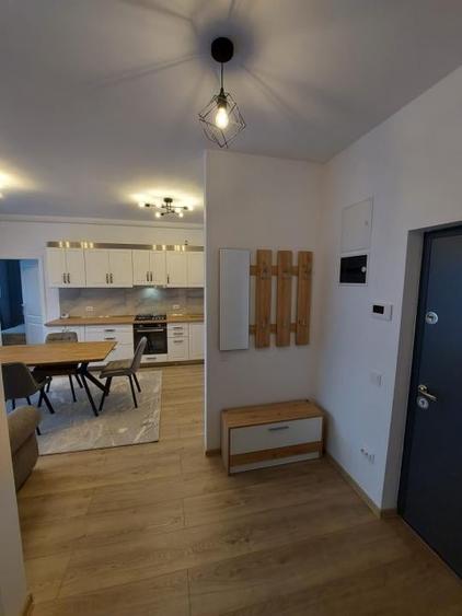 Apartament cu 3 camere semidecomandat, mobilat în Florești