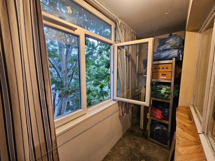 Apartament cu 3 camere decomandat, mobilat în Titan