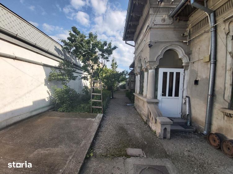 Casă cu 6 camere cu Teren 469 Mp în Central