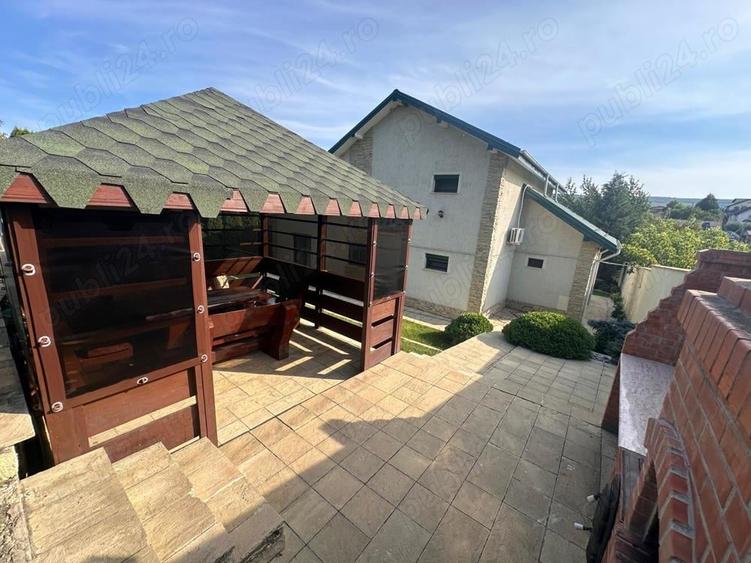 Casă cu 6 camere cu Teren 1144 Mp în Tomești