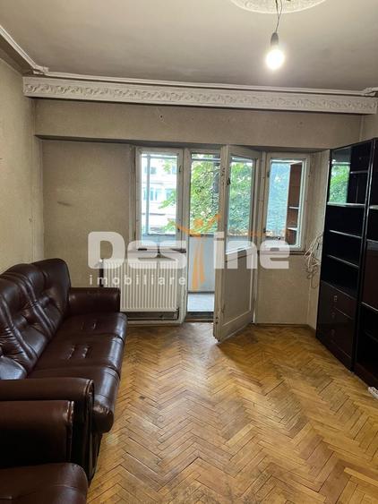Apartament cu 3 camere decomandat în Podul de Fier