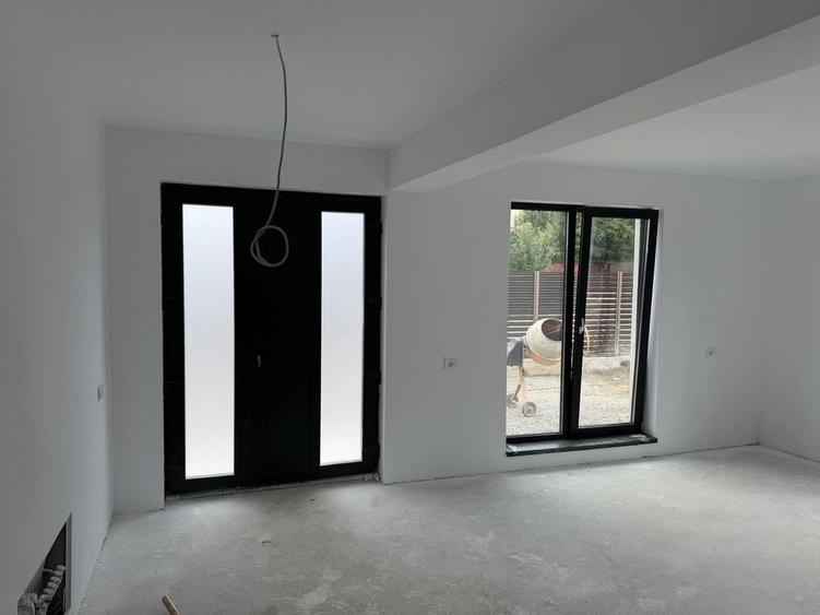 Casă cu 4 camere în Electroprecizia