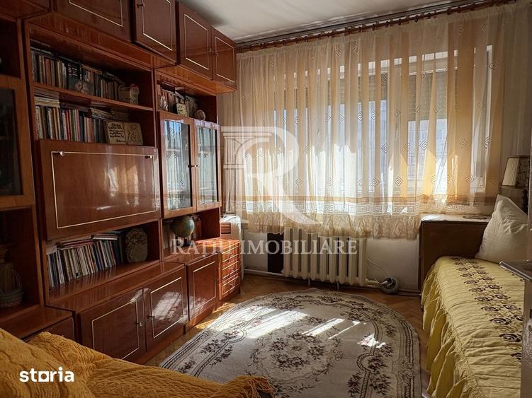 Apartament cu 3 camere decomandat în Nufărul