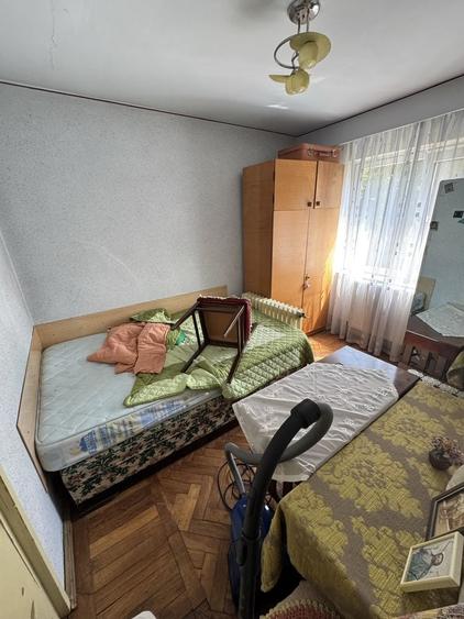 Apartament cu 3 camere semidecomandat în Exterior Vest