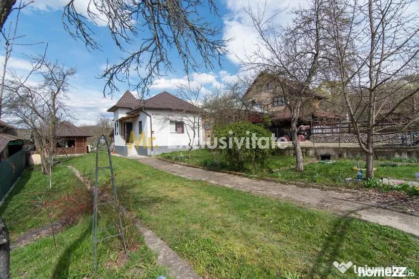 Casă cu 3 camere cu Teren 1000 Mp în Văcarea