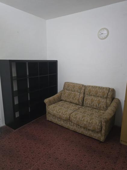 Garsonieră decomandată în Titan