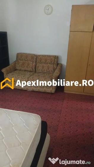 Garsonieră decomandată în Titan