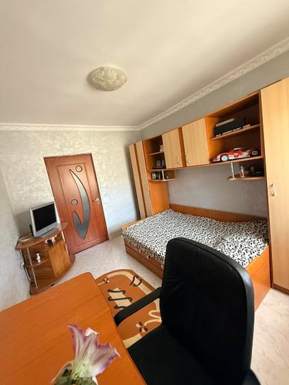 Apartament cu 4 camere decomandat, mobilat în Central