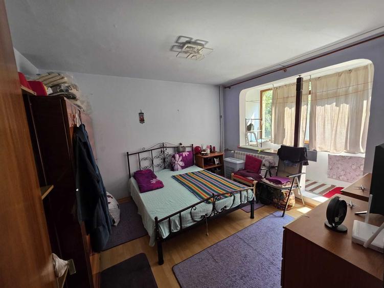 Apartament cu 3 camere decomandat în Valea Ialomiței