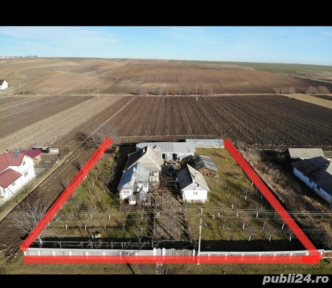 Casă cu 2 camere cu Teren 17.5 Mp în Fălticeni