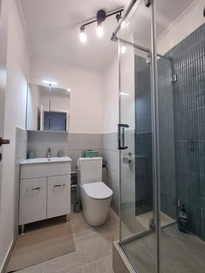 Apartament cu 3 camere semidecomandat, mobilat în Lacul Tei