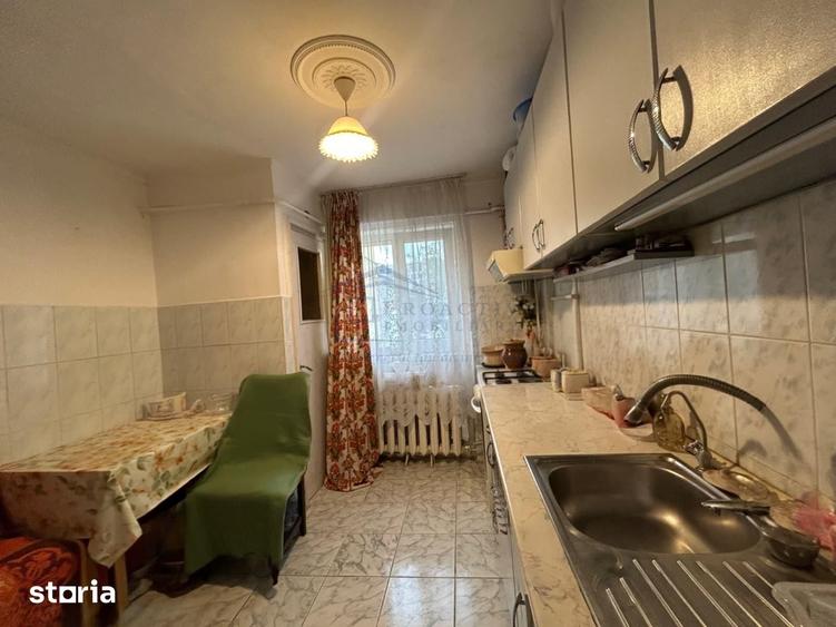 Apartament cu 4 camere decomandat în George Enescu