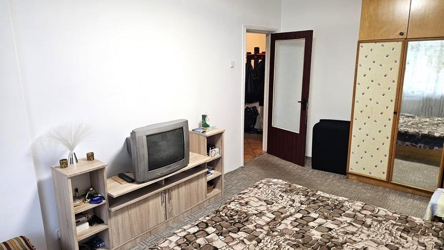 Apartament cu 3 camere decomandat în Lujerului