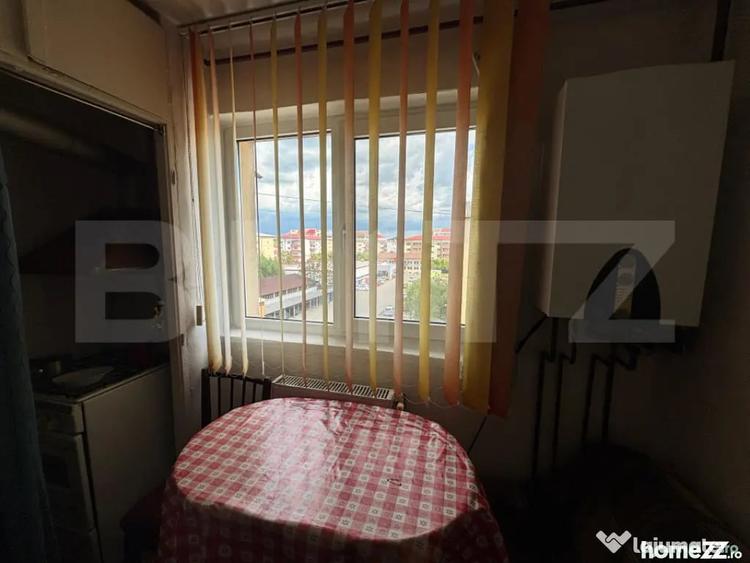 Apartament cu 2 camere semidecomandat, mobilat în Micro 11