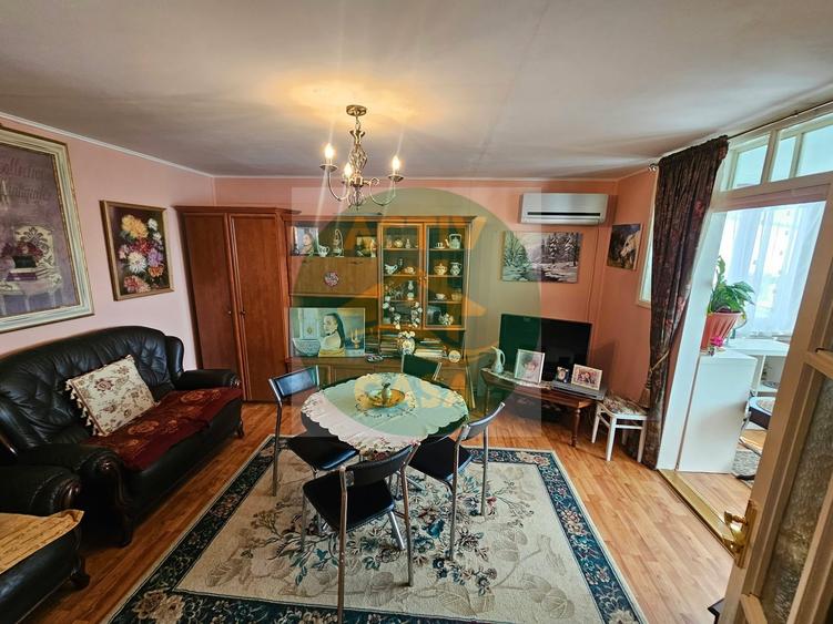 Casă cu 7 camere cu Teren 210 Mp în Central