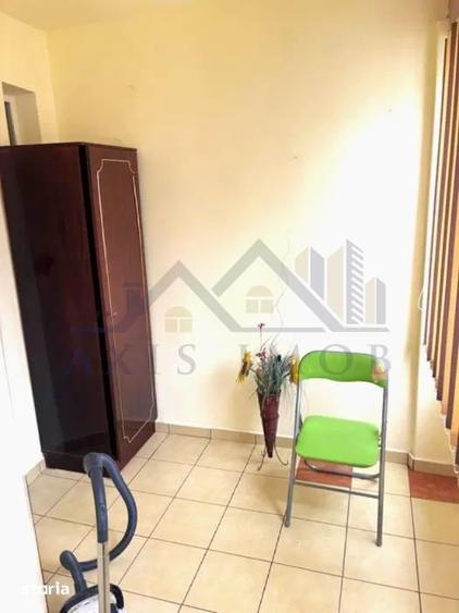 Apartament cu 3 camere semidecomandat, mobilat în Micro 3