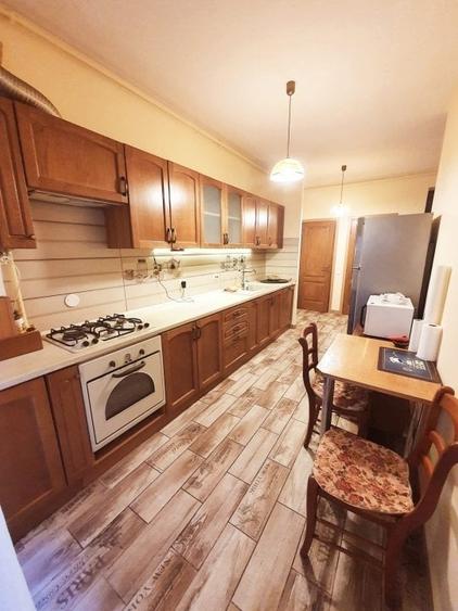 Apartament cu 4 camere semidecomandat, mobilat în Iancu Nicolae