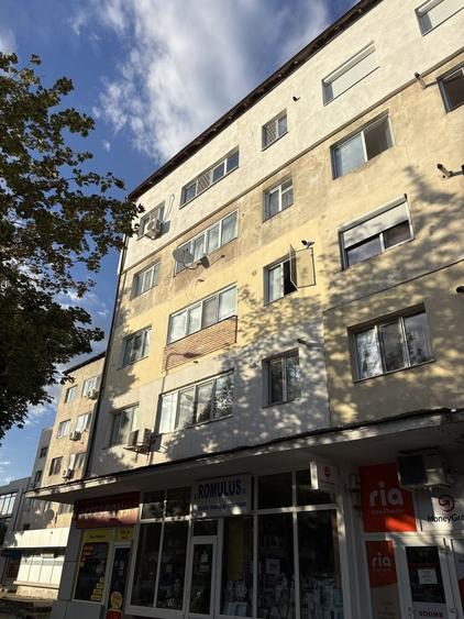Apartament cu 2 camere semidecomandat în 5 Călărasi