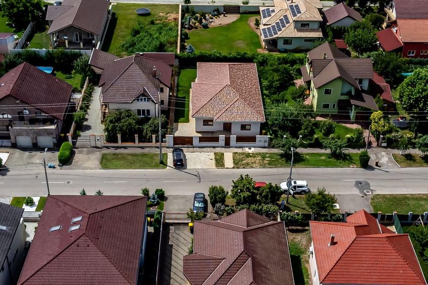 Casă individuală cu 4 camere cu Canalizare în Aradul Nou