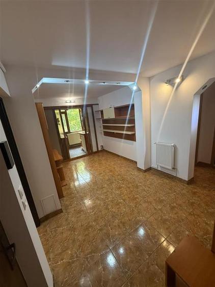 Apartament cu 2 camere decomandat, mobilat în Nicolina
