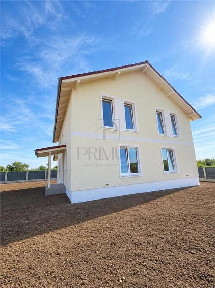 Casă cu 4 camere cu Teren 306 Mp în Oloșag