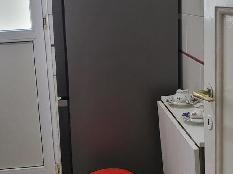 Apartament cu 3 camere semidecomandat, mobilat în Universitate