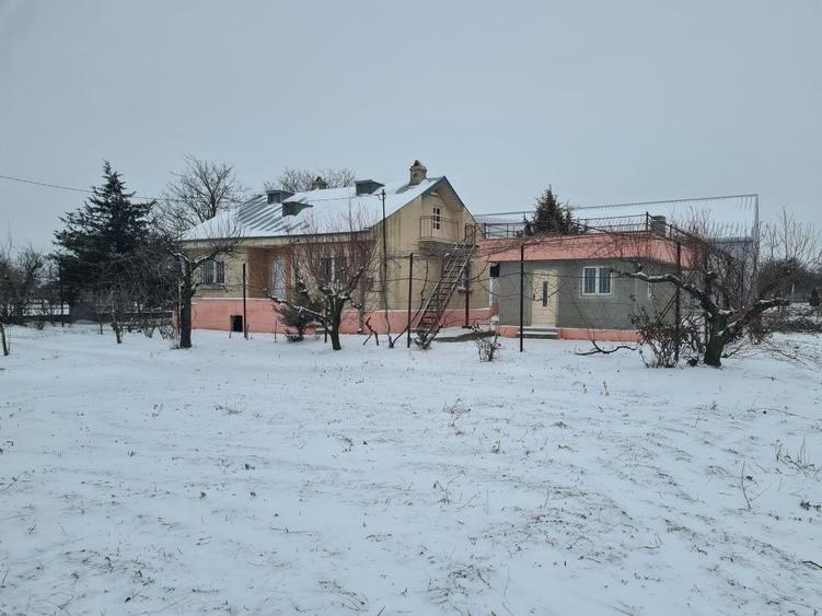Casă cu 4 camere în Pecineaga