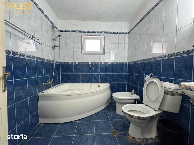 Casă cu 8 camere cu Teren 276 Mp în Zorilor