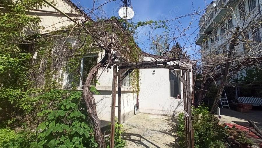 Casă individuală cu 3 camere cu Canalizare în Apollo