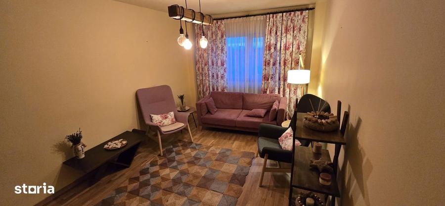 Apartament cu 3 camere decomandat în Astra