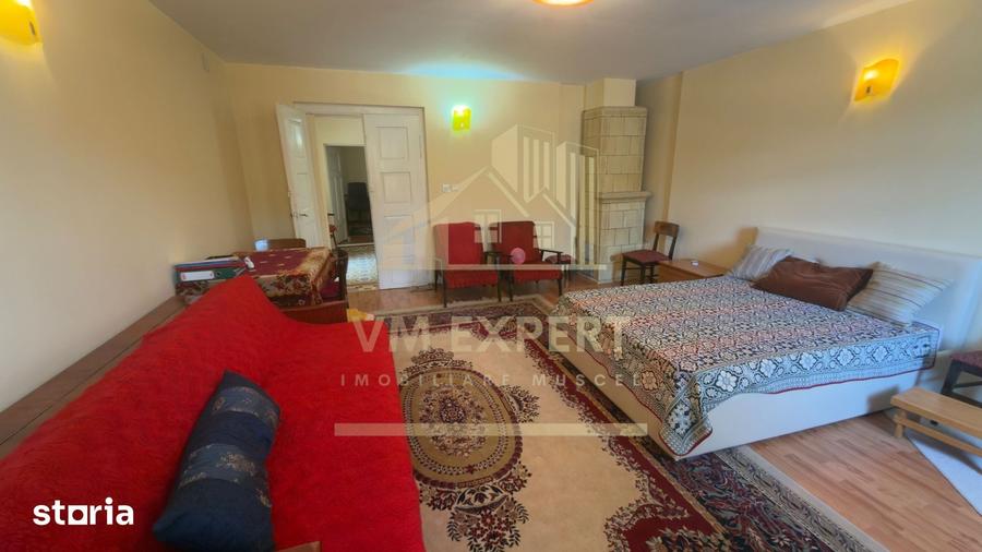 Casă cu 6 camere cu Teren 456 Mp în Ultracentral