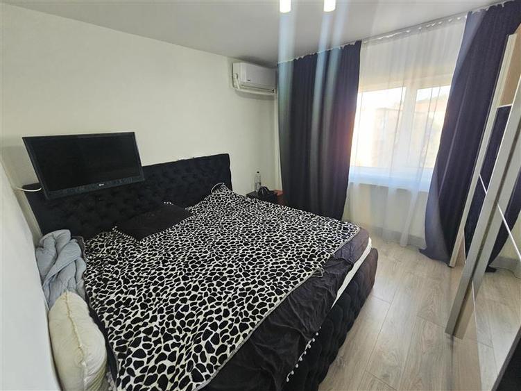 Apartament cu 3 camere decomandat, mobilat în Micro IV