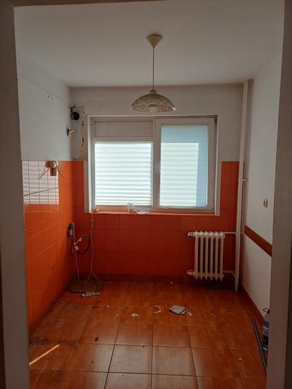 Apartament semidecomandat în Lujerului