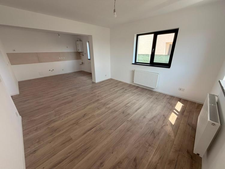 Casă cu 4 camere cu Teren 350 Mp în Balotești