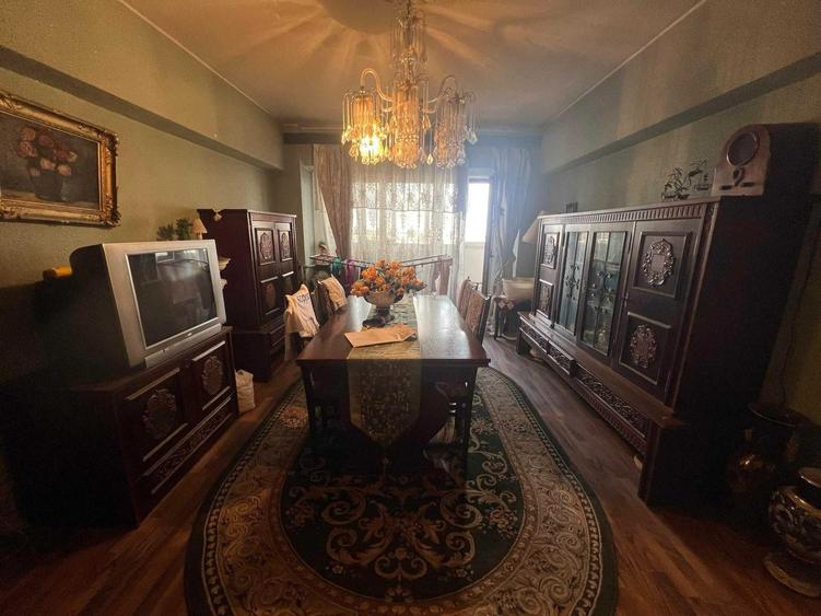 Apartament cu 3 camere semidecomandat în Colentina