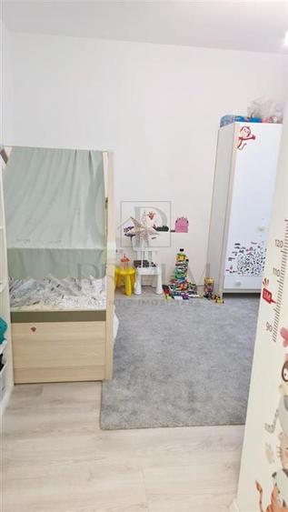Apartament cu 4 camere decomandat, mobilat în Dumbrăvița