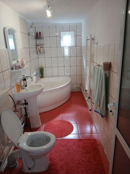 Casă cu 4 camere în Exterior Vest