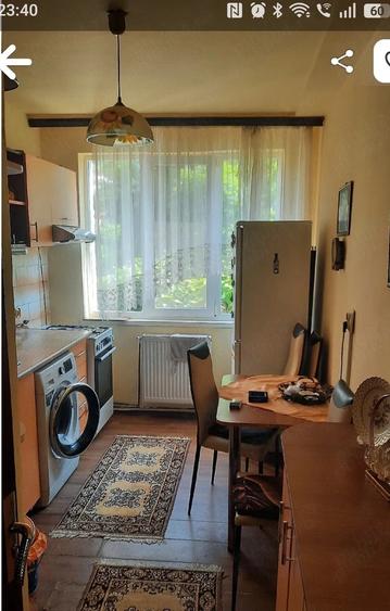 Apartament cu 3 camere semidecomandat în Lipovei