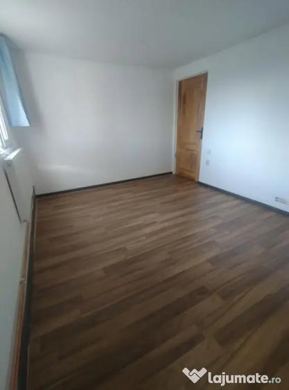 Casă cu 3 camere cu Teren 500 Mp în Predeal