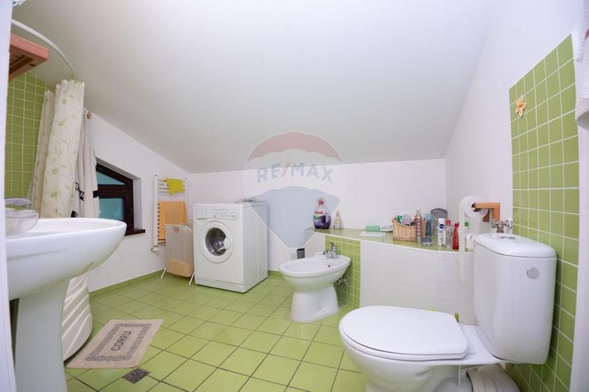 Casă individuală cu 5 camere cu Teren 2340 Mp în Bălilești