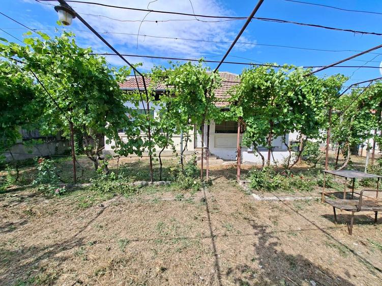 Casă cu 3 camere în Rogova