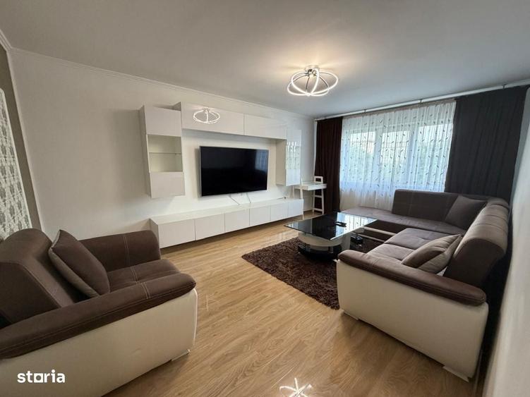 Apartament cu 3 camere decomandat în Rovine