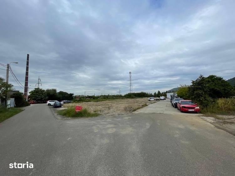Teren de 7000 mp, în Est