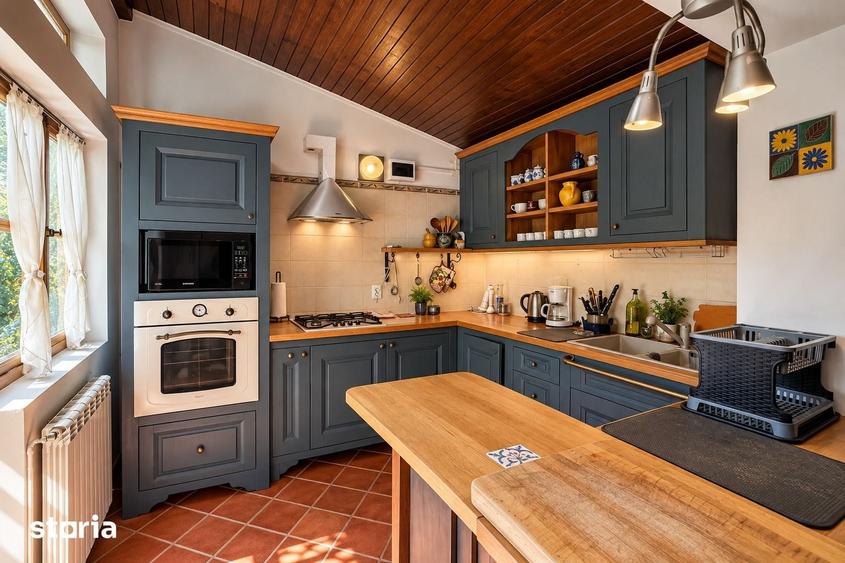 Casă cu 6 camere cu Teren 4800 Mp în Central