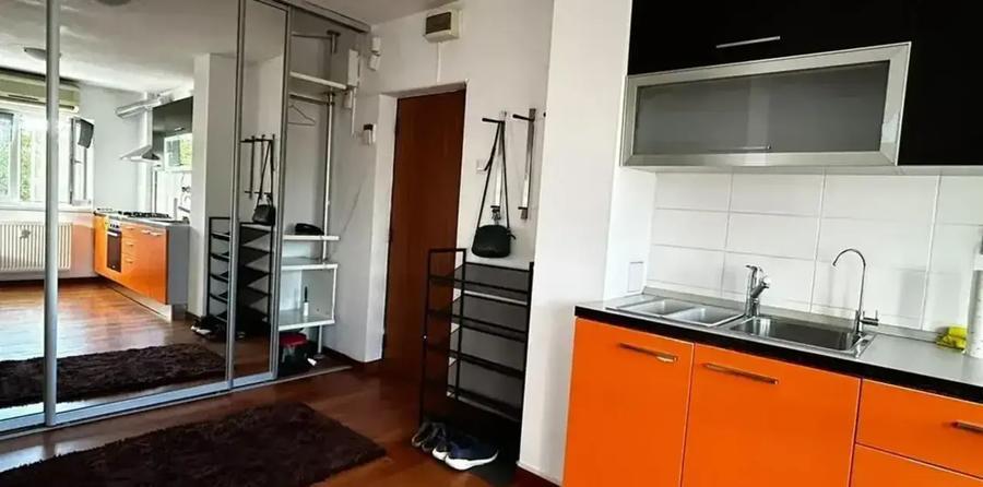 Apartament cu 2 camere semidecomandat, mobilat în Decebal
