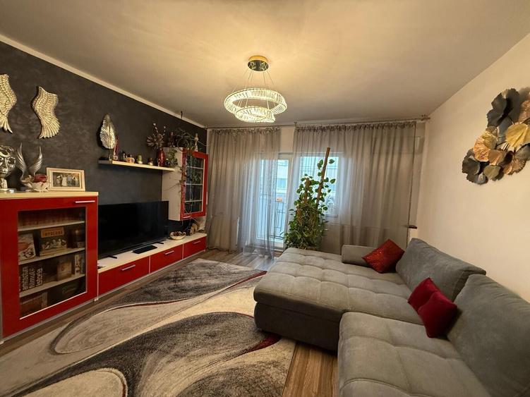Apartament cu 4 camere semidecomandat, mobilat în Mihai Bravu