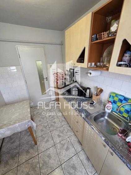 Apartament cu 3 camere semidecomandat în Govândari