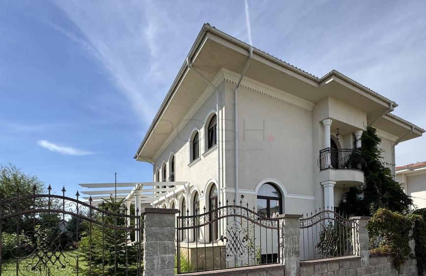 Casă individuală cu 8 camere cu Canalizare în Băneasa