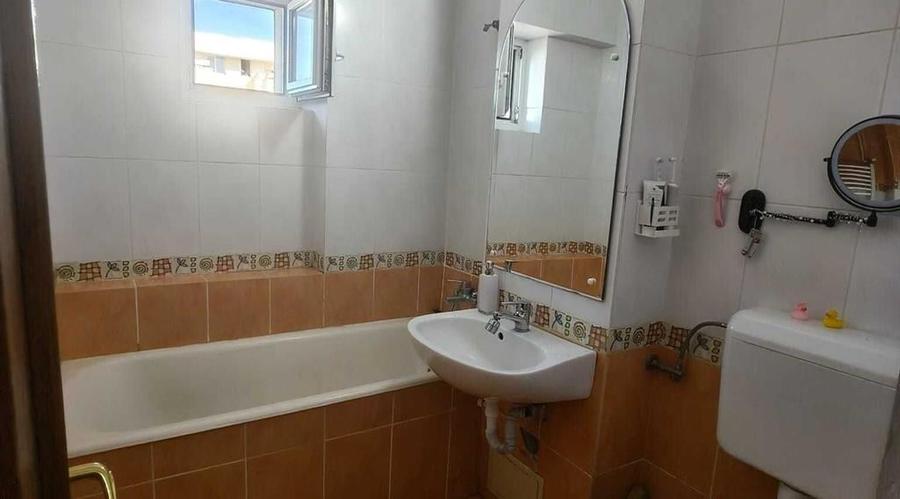 Apartament cu 3 camere semidecomandat în Pantelimon