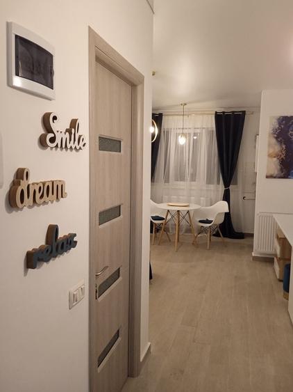 Garsonieră în Roșu